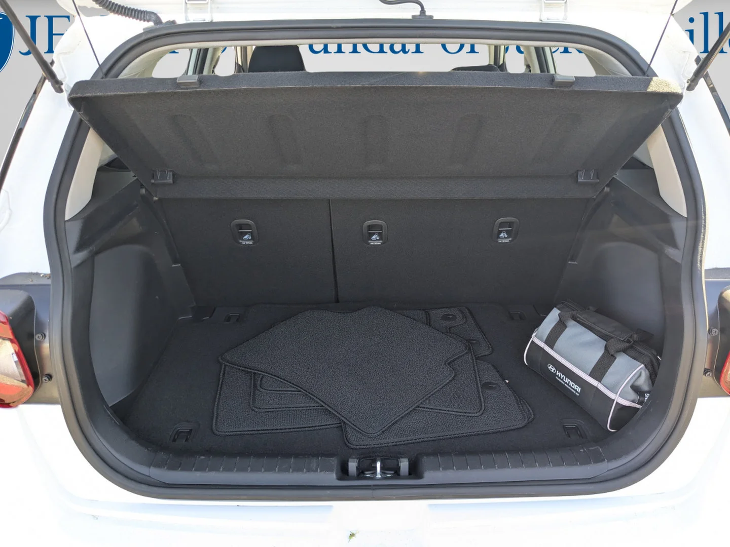 Used 2025 Lunar White Hyundai SEL image 9