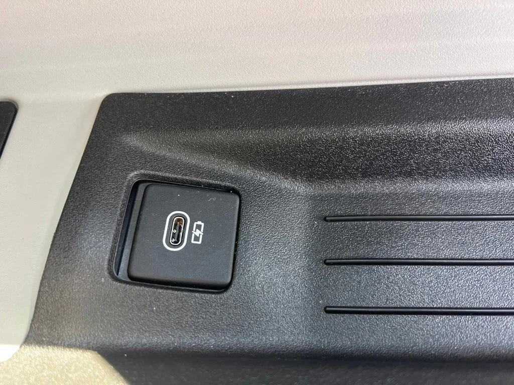 Used 2024 Green Land Rover S image 14