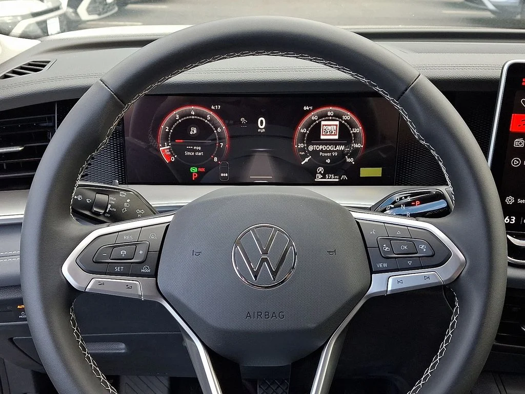2025 Volkswagen Tiguan SE - Photo 9