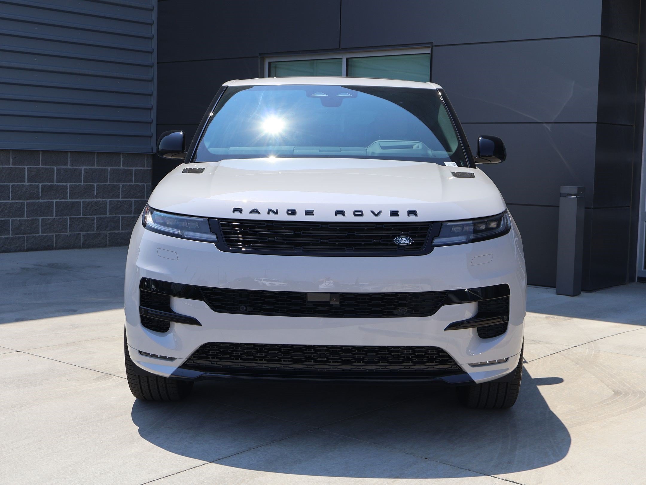 New 2026 Borasco Grey LAND ROVER P530 Dynamic SE image 2