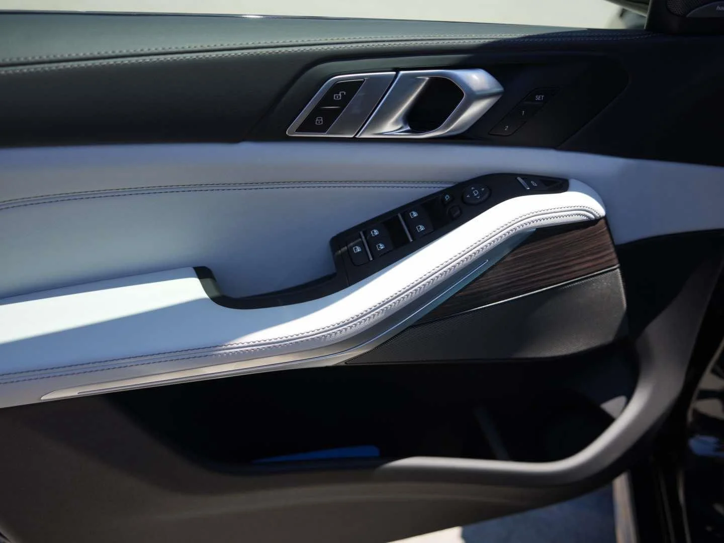 New 2026 Carbon Black Metallic BMW sDrive40i image 11