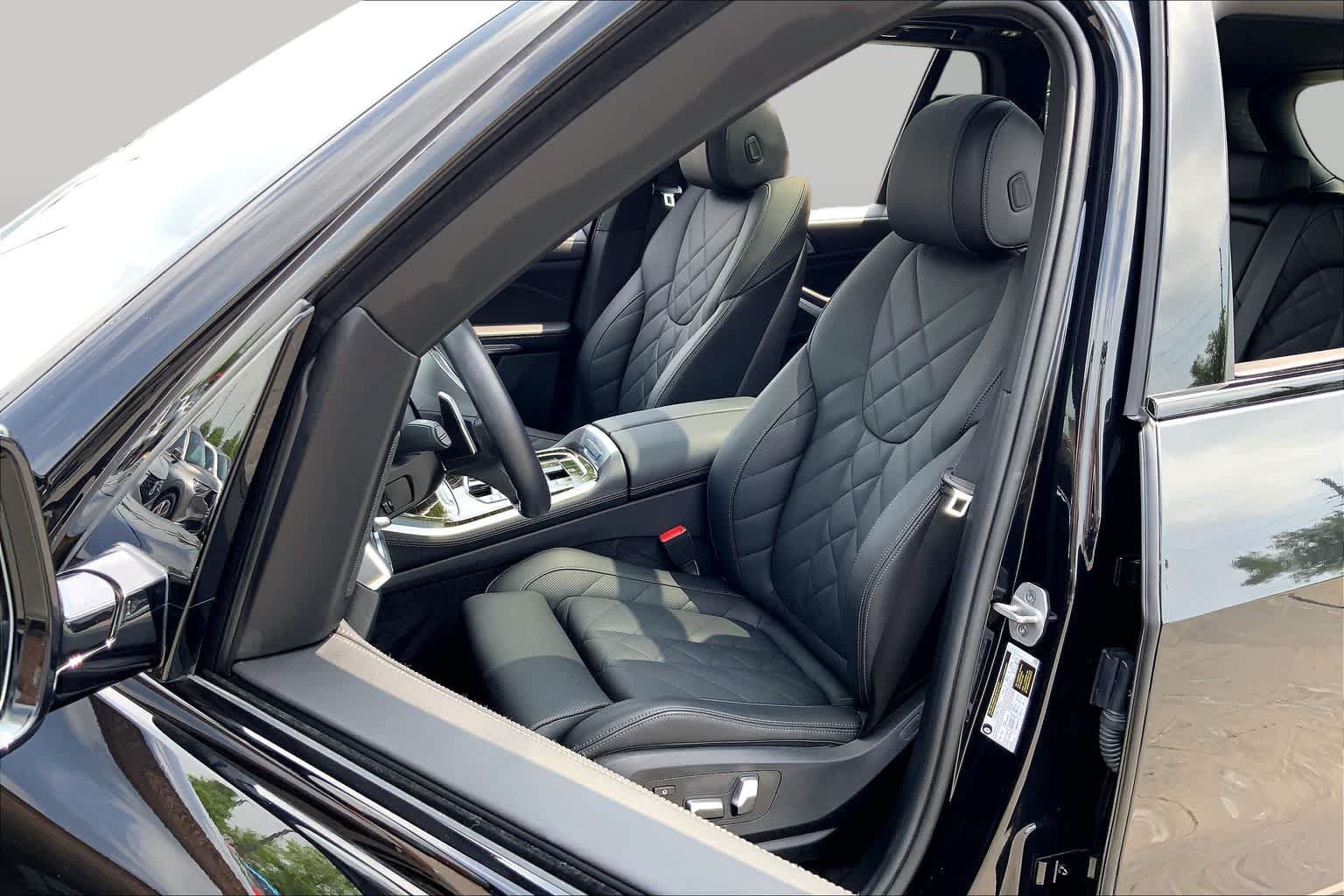 Used 2024 Black Sapphire Metallic BMW sDrive40i image 8