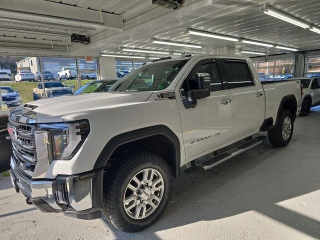 Used 2024 White GMC SLT image 2