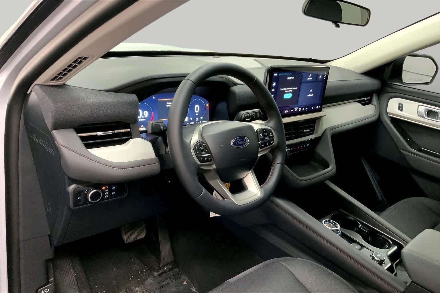 New 2026 Space White Metallic Ford Active image 7