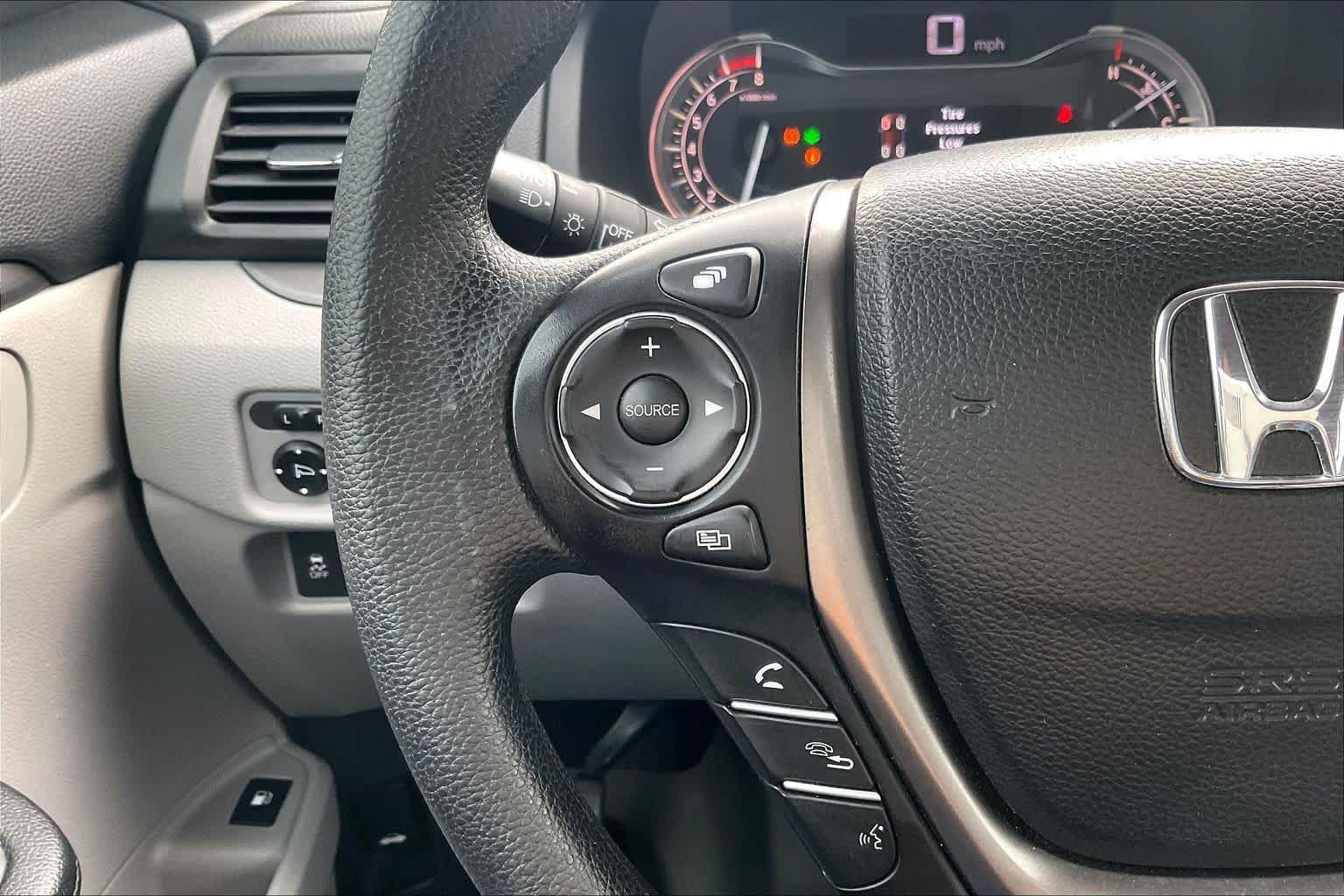 Used 2017  Honda EX image 23