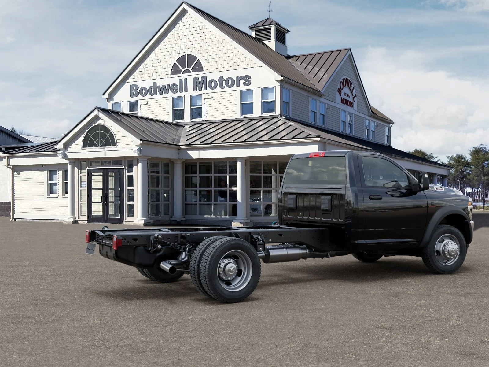 New 2026 Diamond Black Crystal Pearl-Coat Exterior Paint RAM Tradesman 4x4 Reg Cab 84" CA 168.5" WB image 30