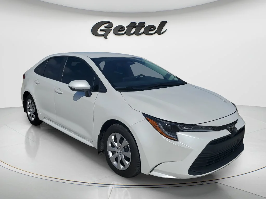 Used 2026 Off-white Toyota LE image 3