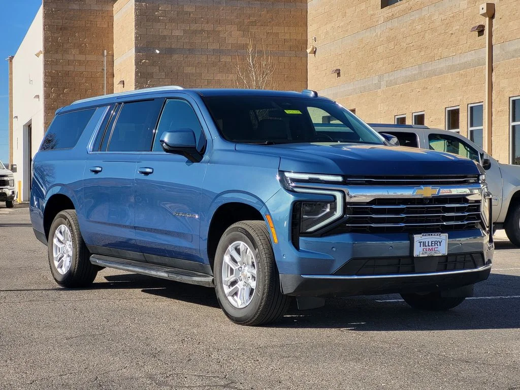 Used 2025 Lakeshore Blue Metallic Chevrolet LT image 2