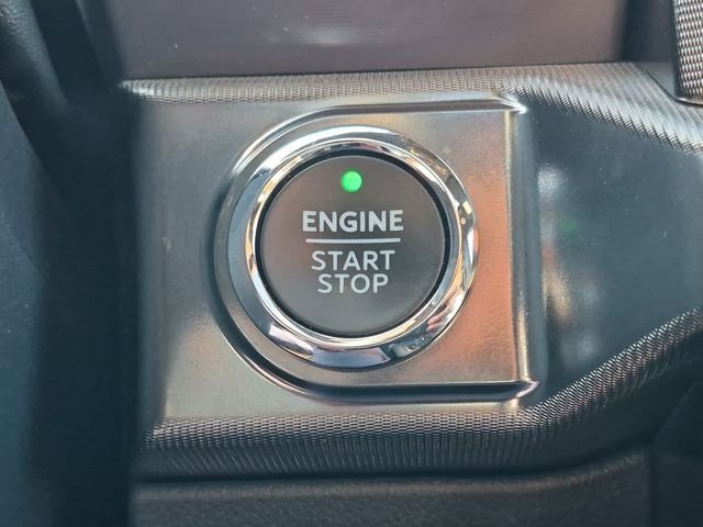 Used 2021  Ford Platinum image 17