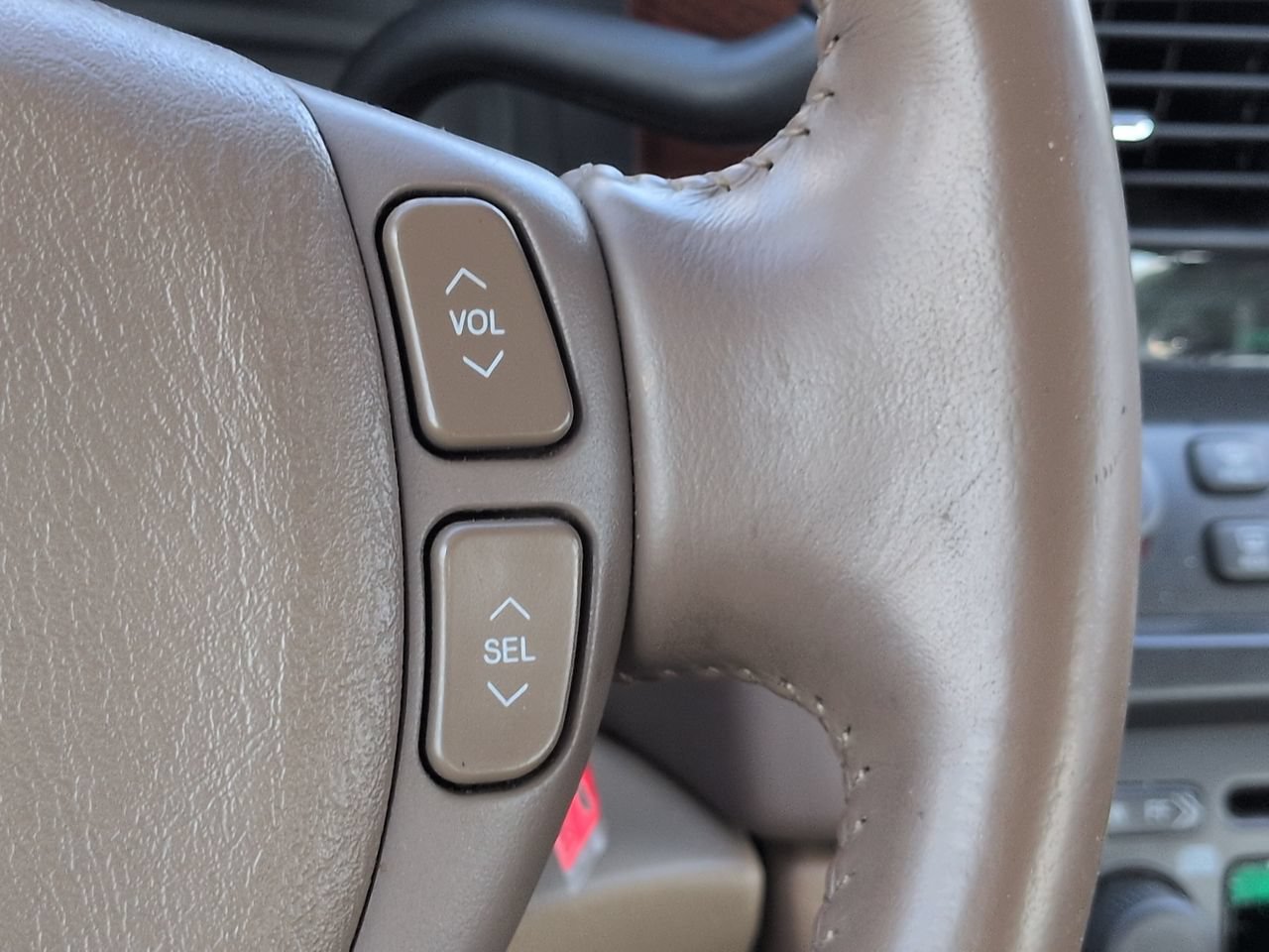 Used 2004 Cashmere Cadillac 4DR SDN image 24