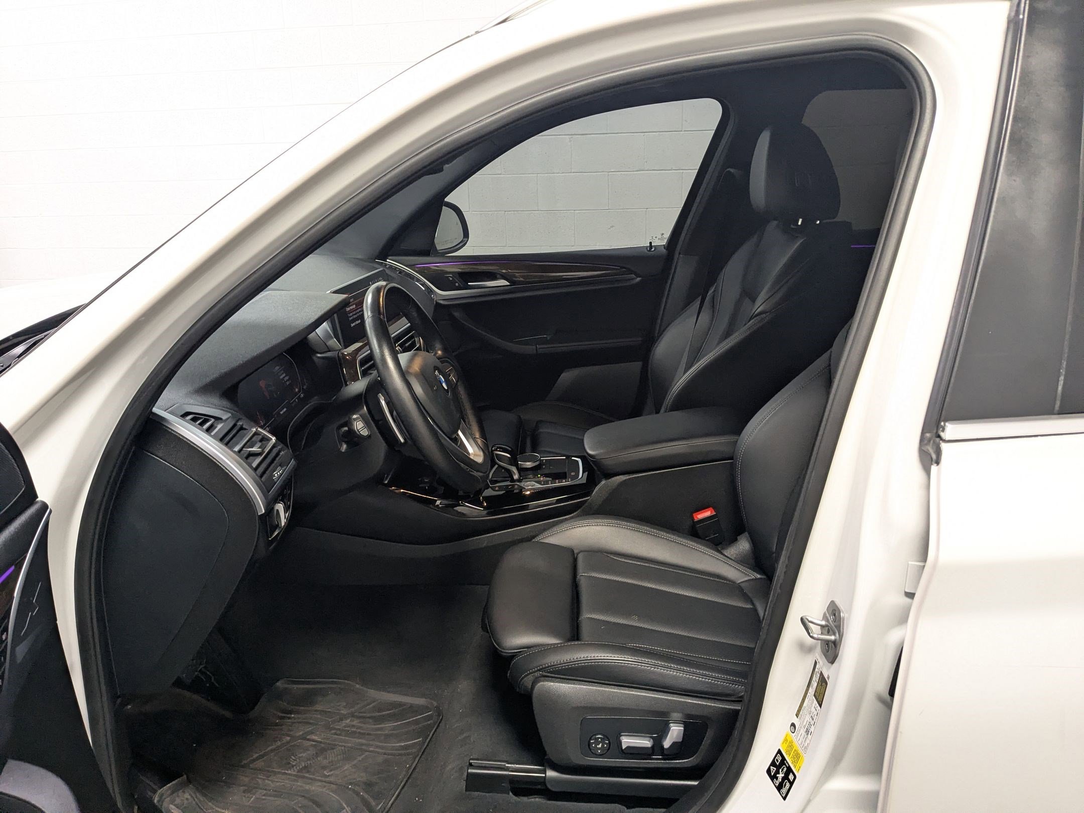 Used 2022 White Metallic BMW xDrive30i image 20