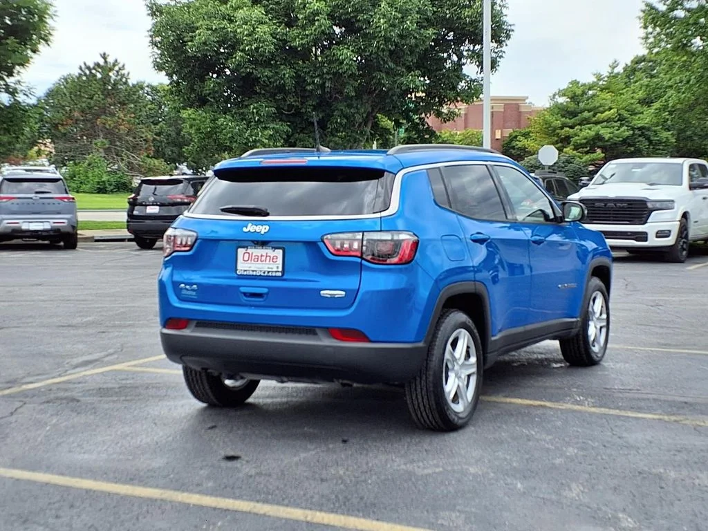 Used 2023 Blue Jeep Latitude image 29