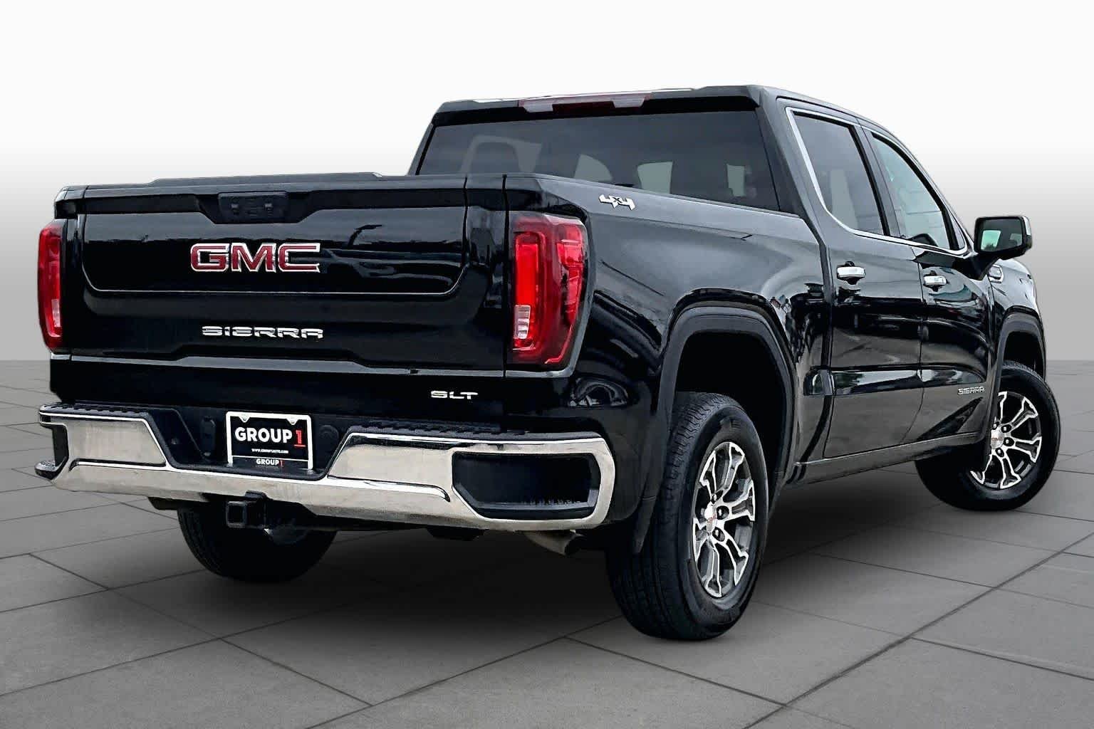 Used 2025 Onyx Black GMC SLT image 13