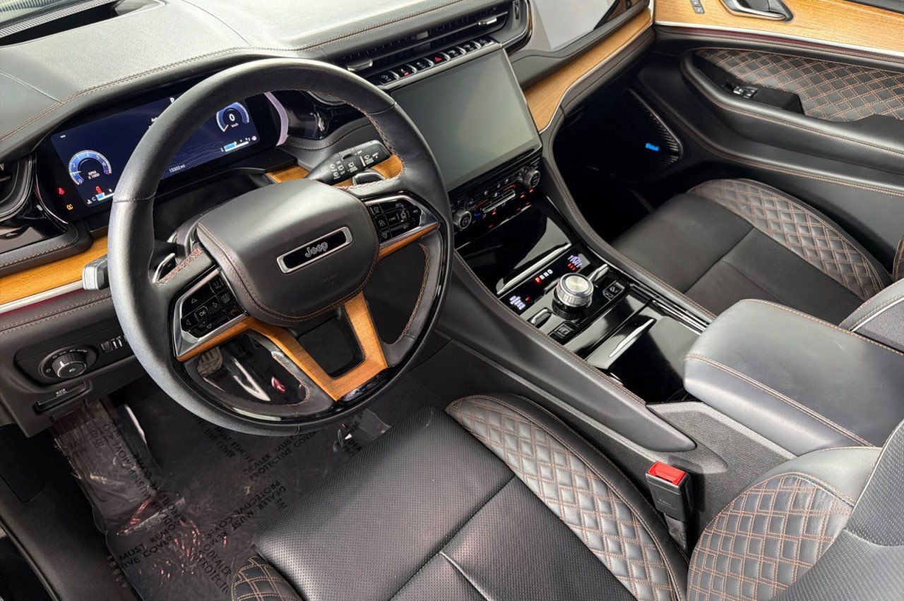 Used 2023 BLACK Jeep Summit Reserve image 9