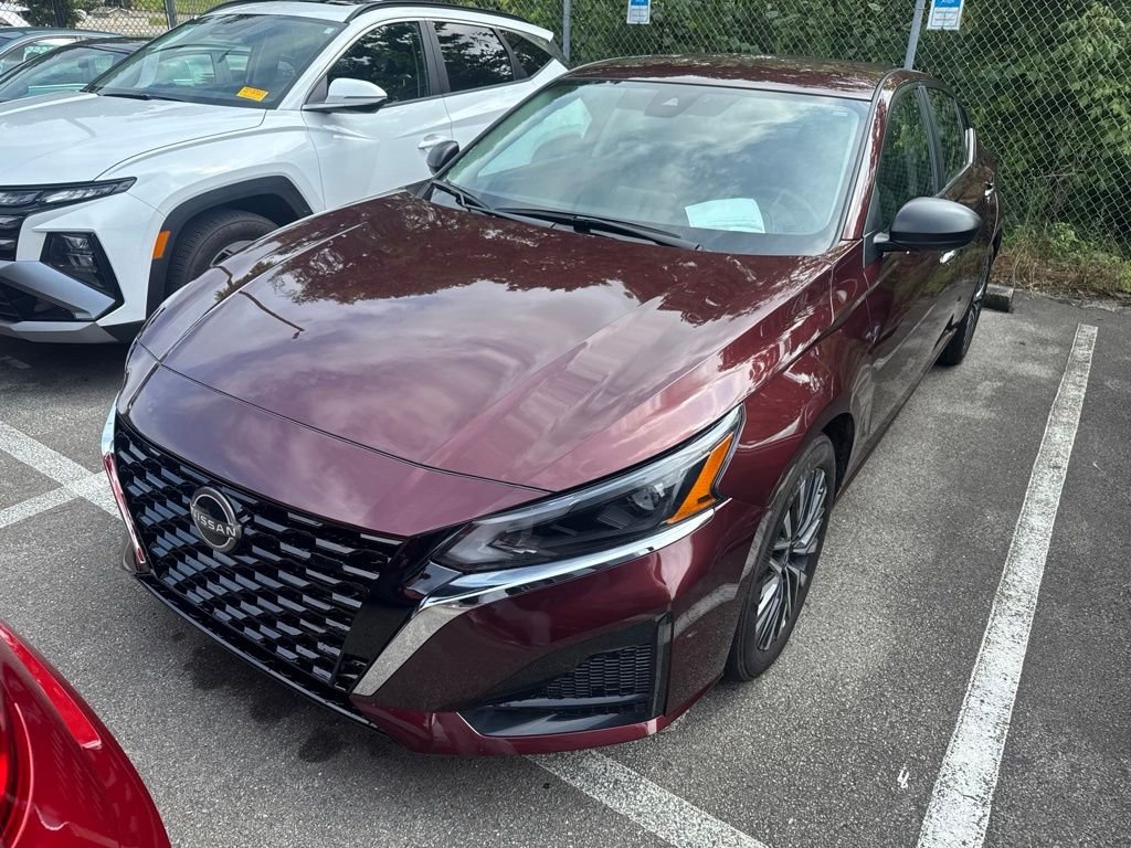 Used 2025 Red Nissan 2.5 SV image 1