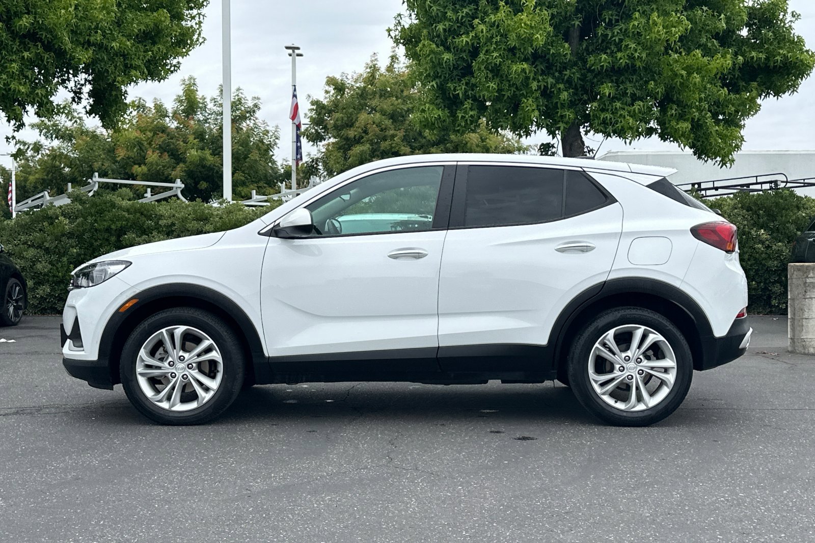 Used 2021 Summit White Buick Preferred image 7