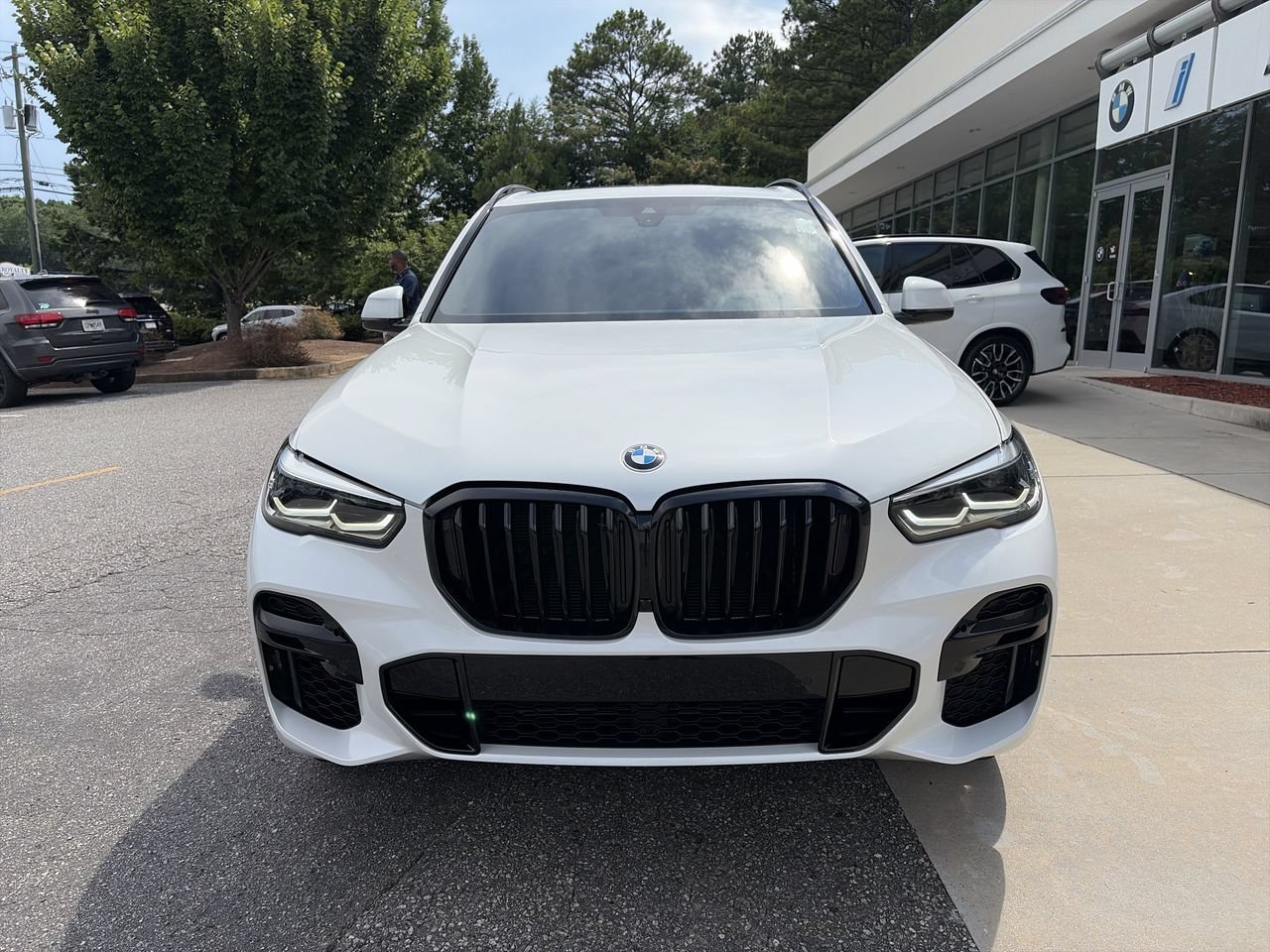 Used 2023 Mineral White Metallic BMW sDrive40i image 3
