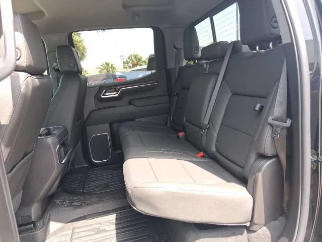 2026 GMC Sierra 1500 SLT - Photo 17