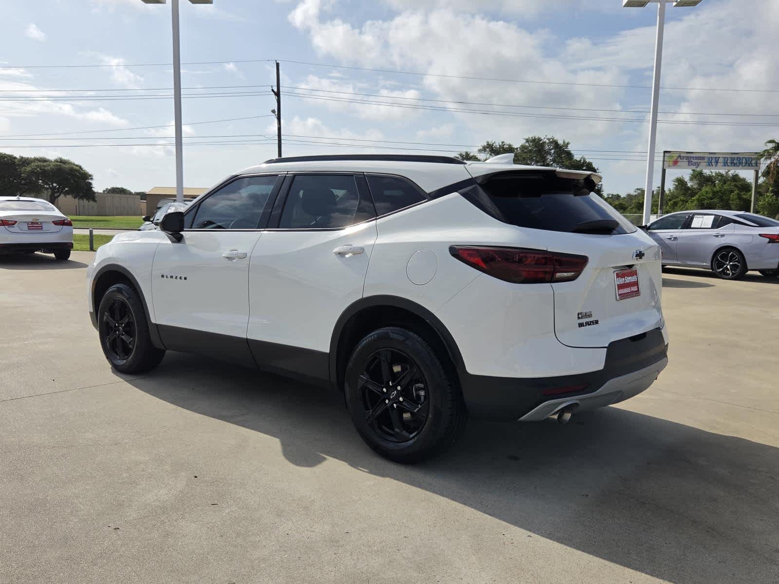 Used 2023 Summit White Chevrolet LT image 3
