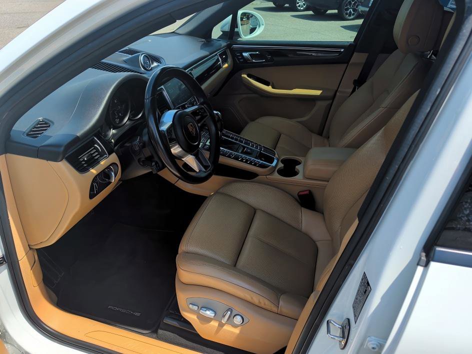 Used 2018 White Porsche Base image 8