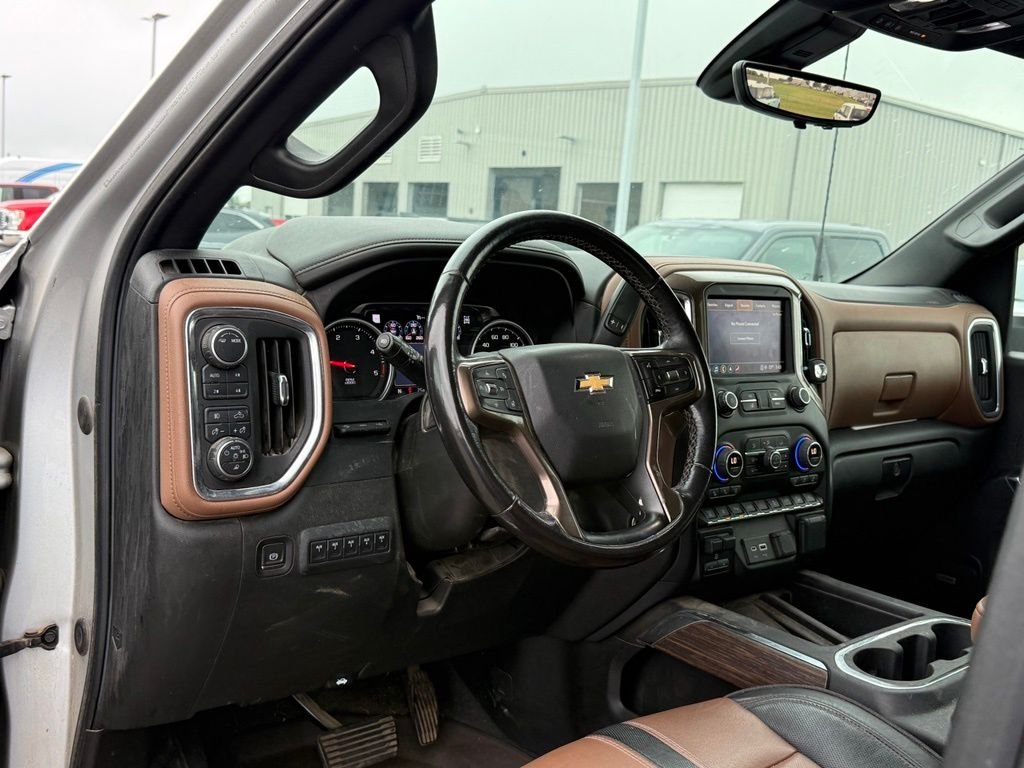 Used 2022 Silver Ice Metallic Chevrolet High Country image 4