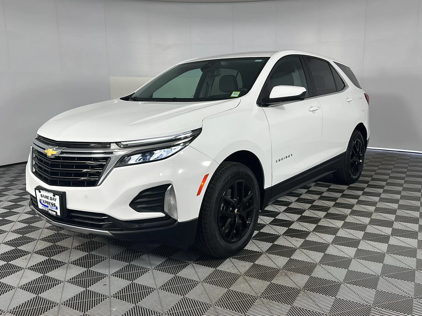 Used 2024 Summit White Chevrolet LT image 3