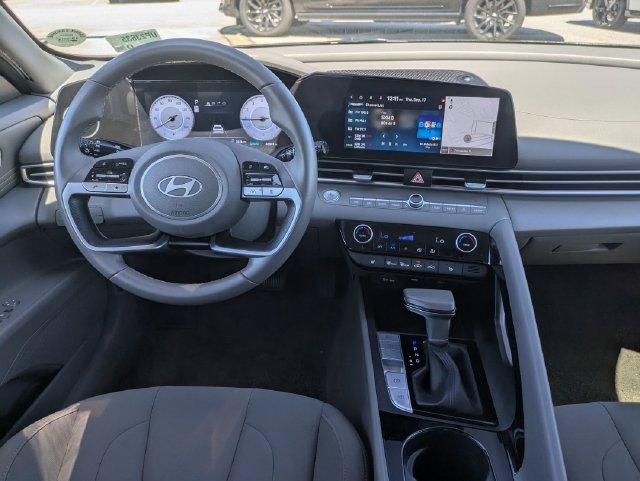 Used 2025 Gray Hyundai SEL Convenience image 33