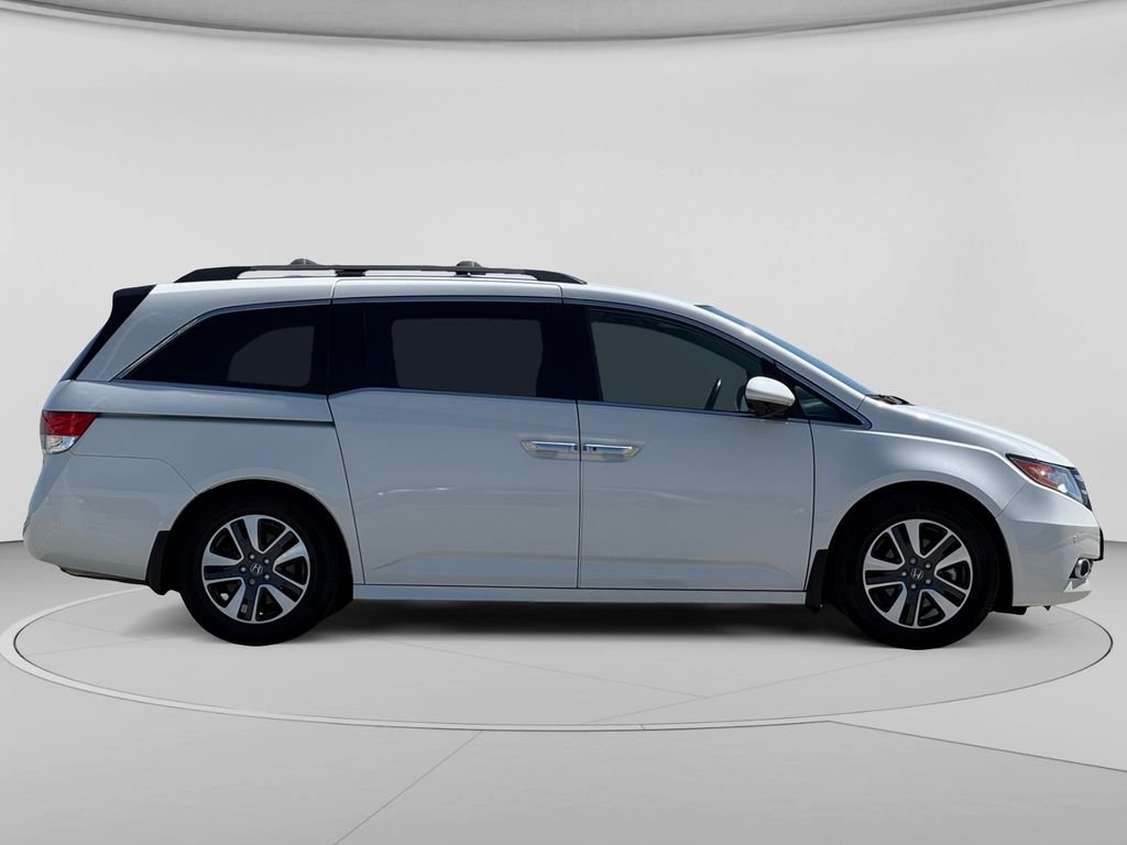 Used 2014 White Diamond Pearl Honda Touring image 16