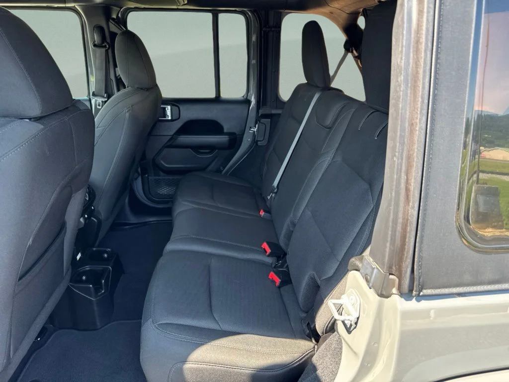 Used 2018 Sting-Gray Clearcoat Jeep Sahara image 12