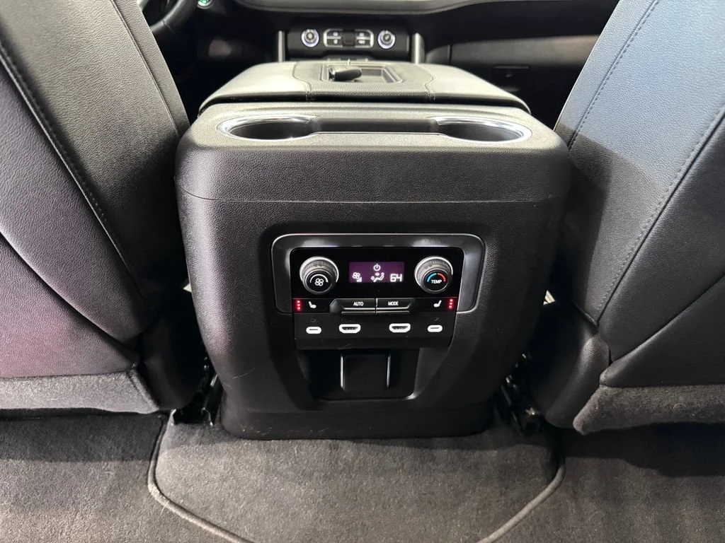 2023 Chevrolet Suburban Premier - Photo 32