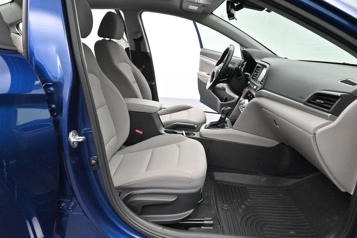 Used 2020 Lakeside Blue Hyundai Value Edition image 30