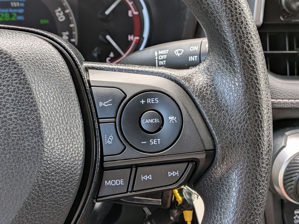 2023 Toyota RAV4 LE - Photo 22