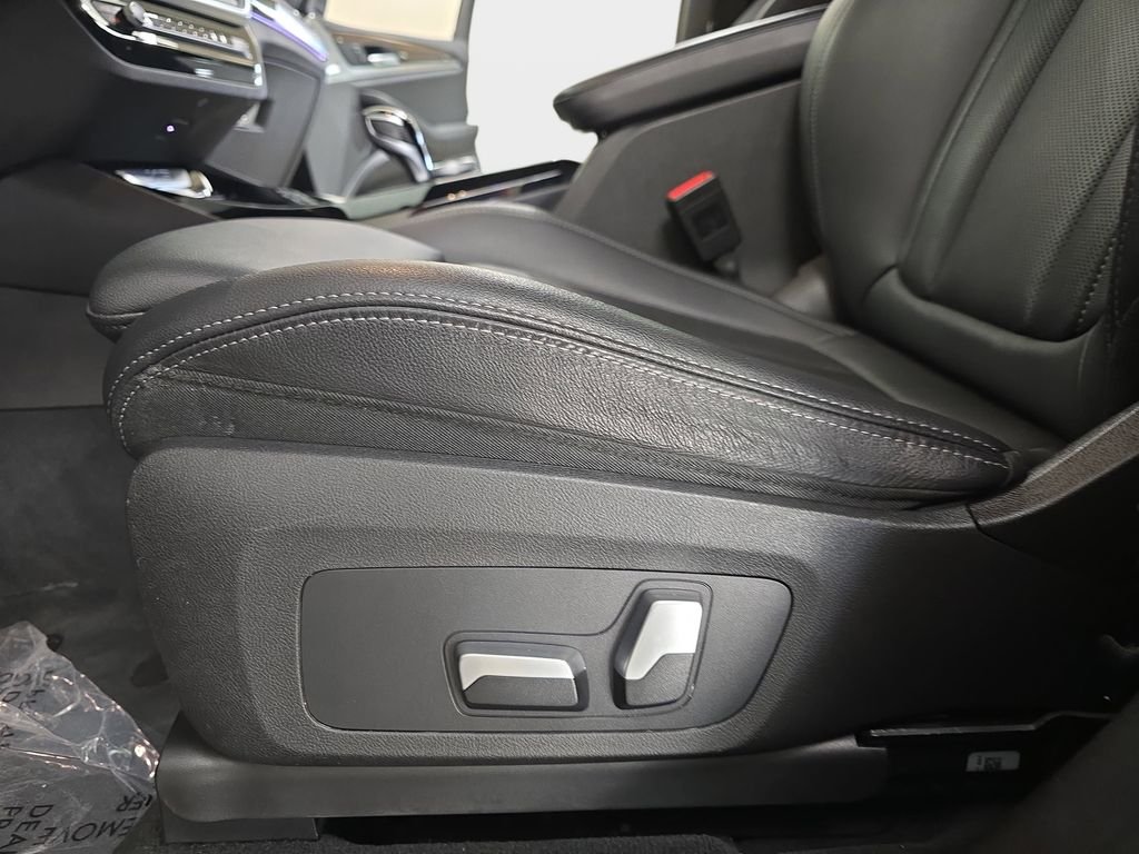 Used 2022 Black BMW xDrive30i image 32