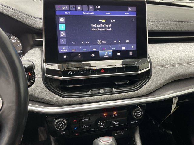 Used 2022 Diamond Black Crystal Pearlcoat Jeep Latitude Lux image 17