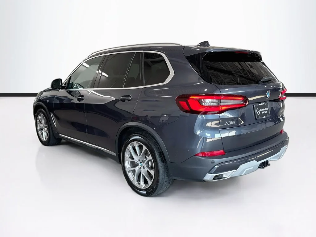 Used 2021  BMW xDrive40i image 7