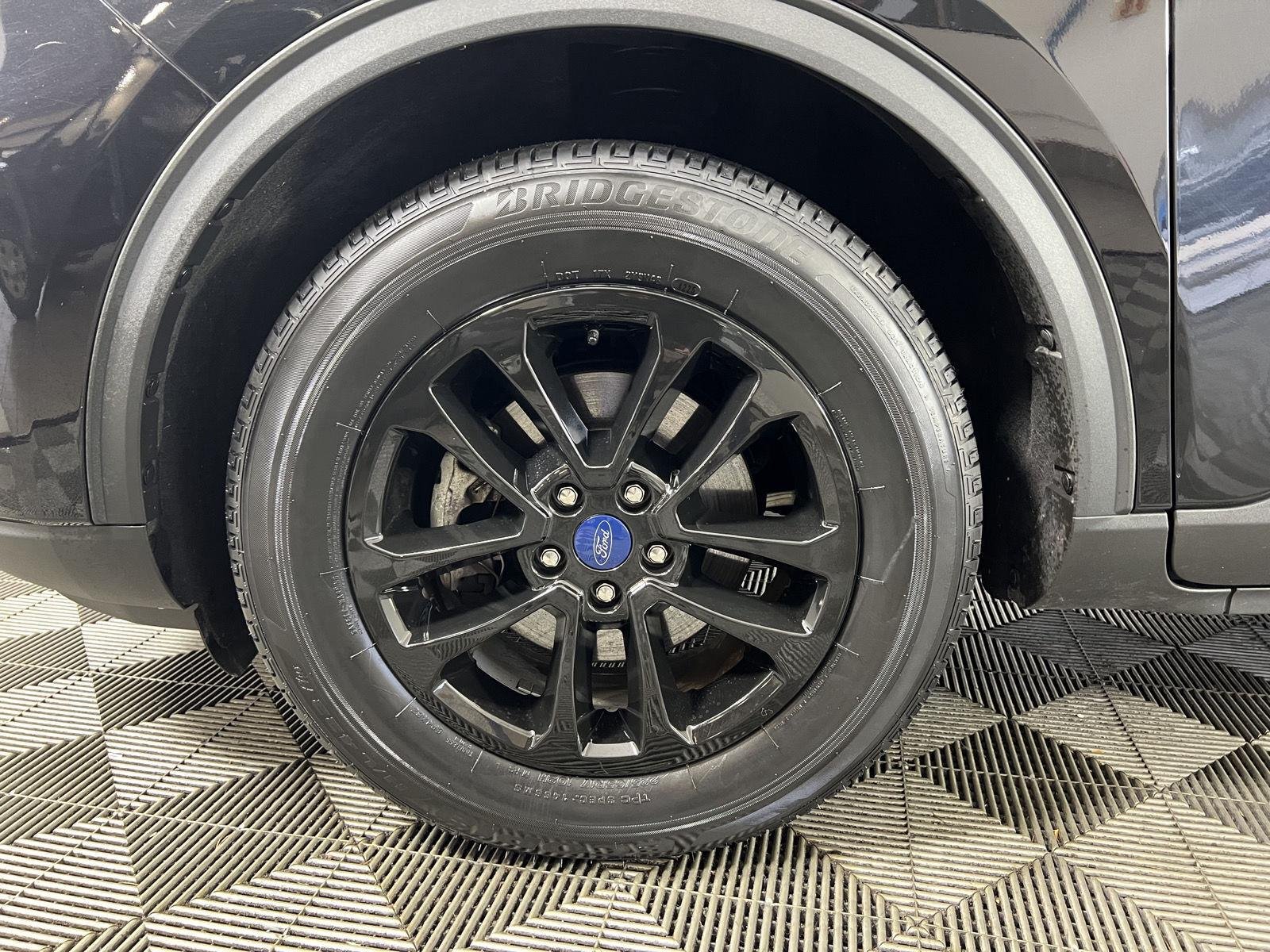 Used 2022 Agate Black Ford SE image 29