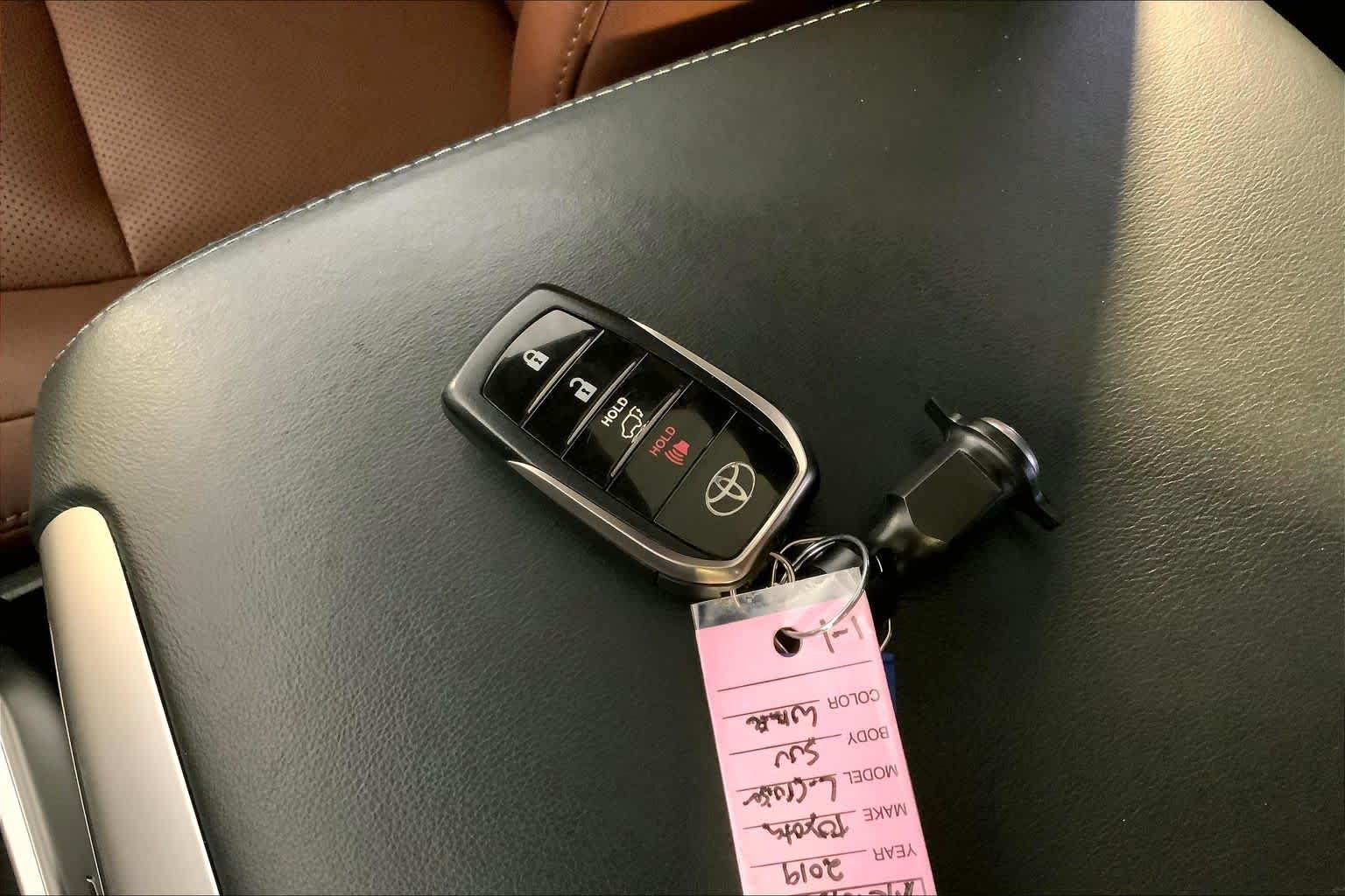 Used 2019 Blizzard Pearl Toyota  image 15