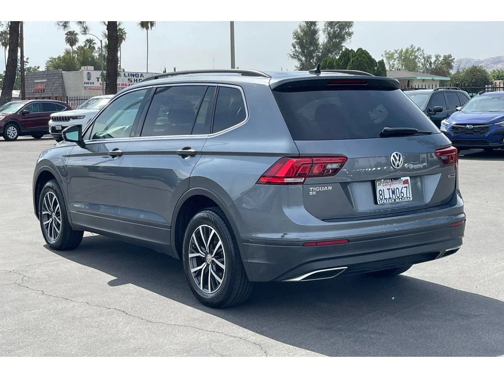Used 2019 Platinum Gray Metallic Volkswagen SE image 4