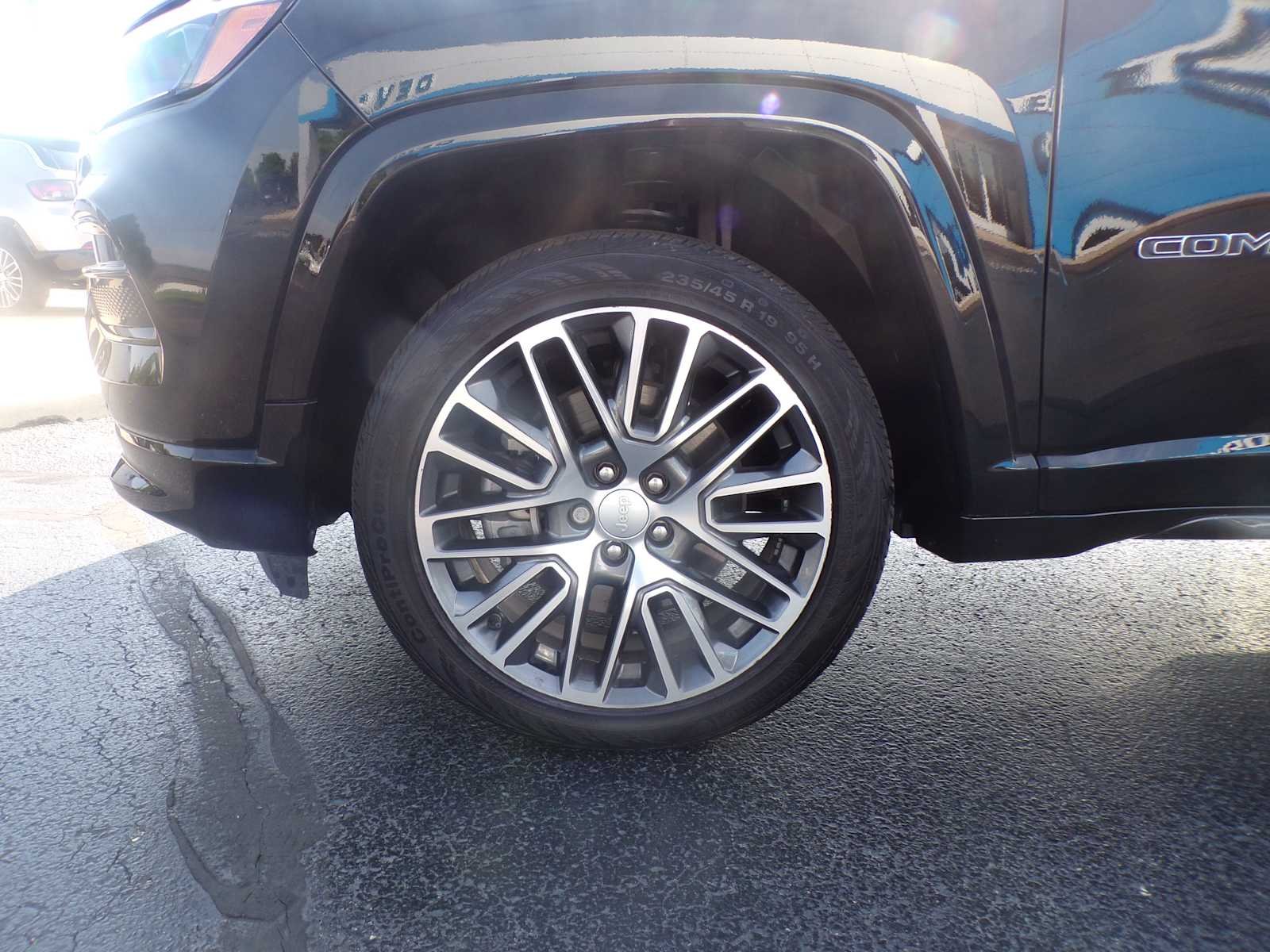 Used 2023 Black Jeep Limited 4x4 image 25