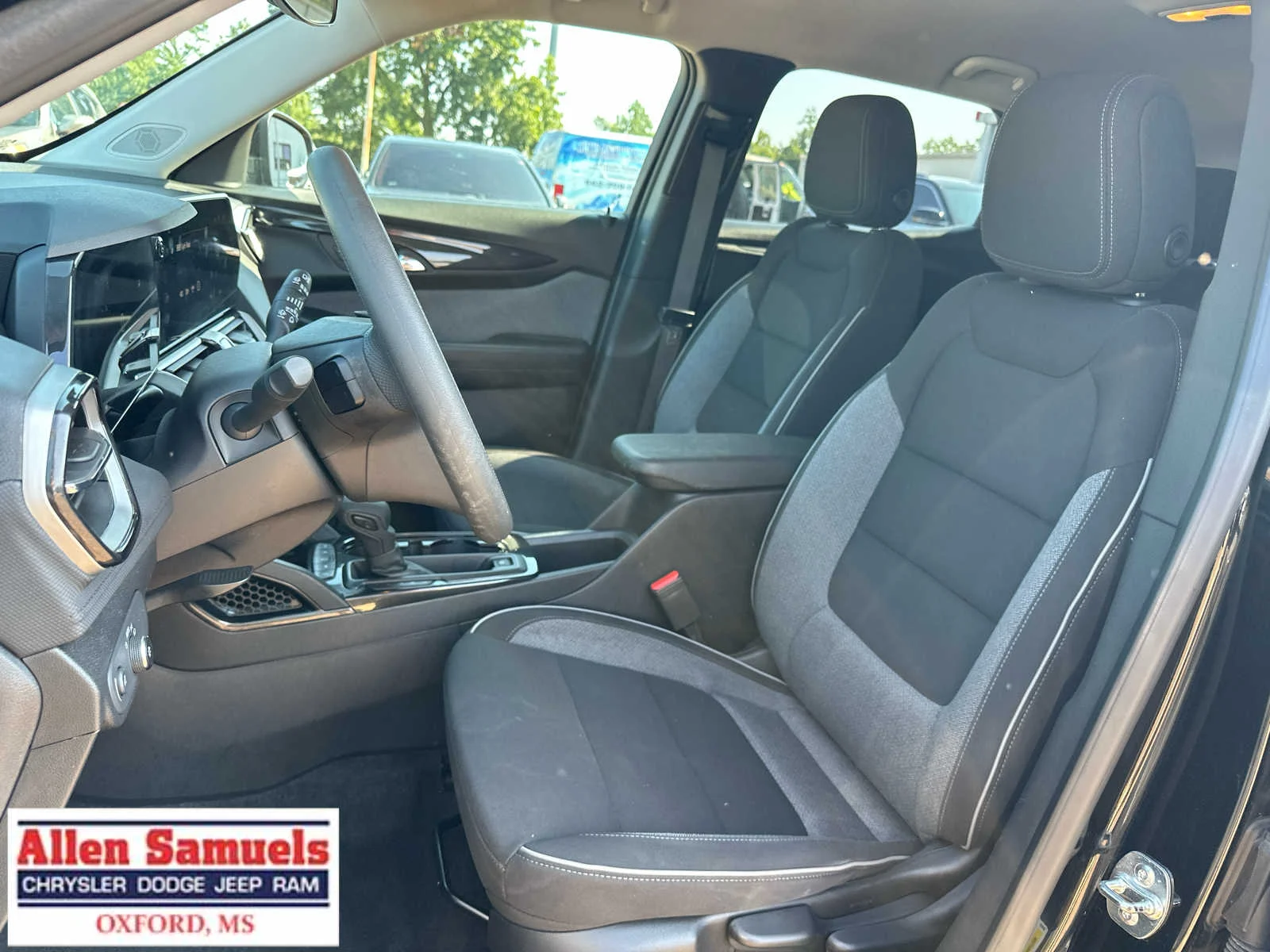 Used 2025 Mosaic Black Metallic Chevrolet LT image 11