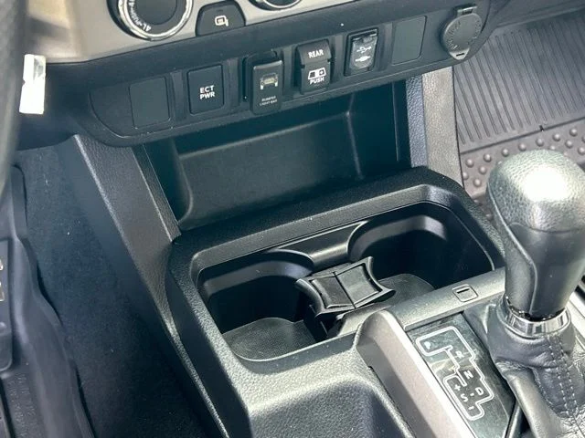 Used 2018 Black Toyota SR5 image 61