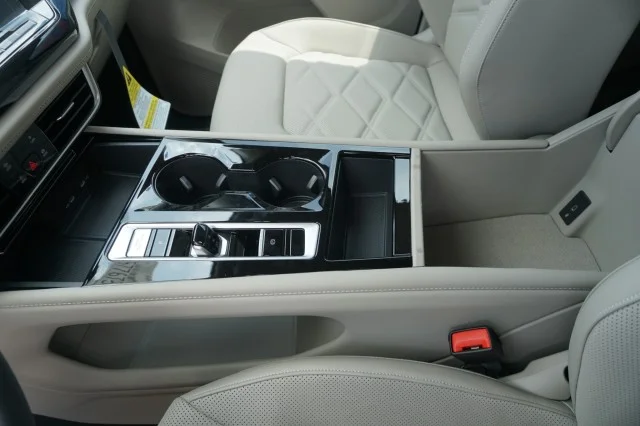 2024 Volkswagen Atlas SE w/Tech - Photo 30