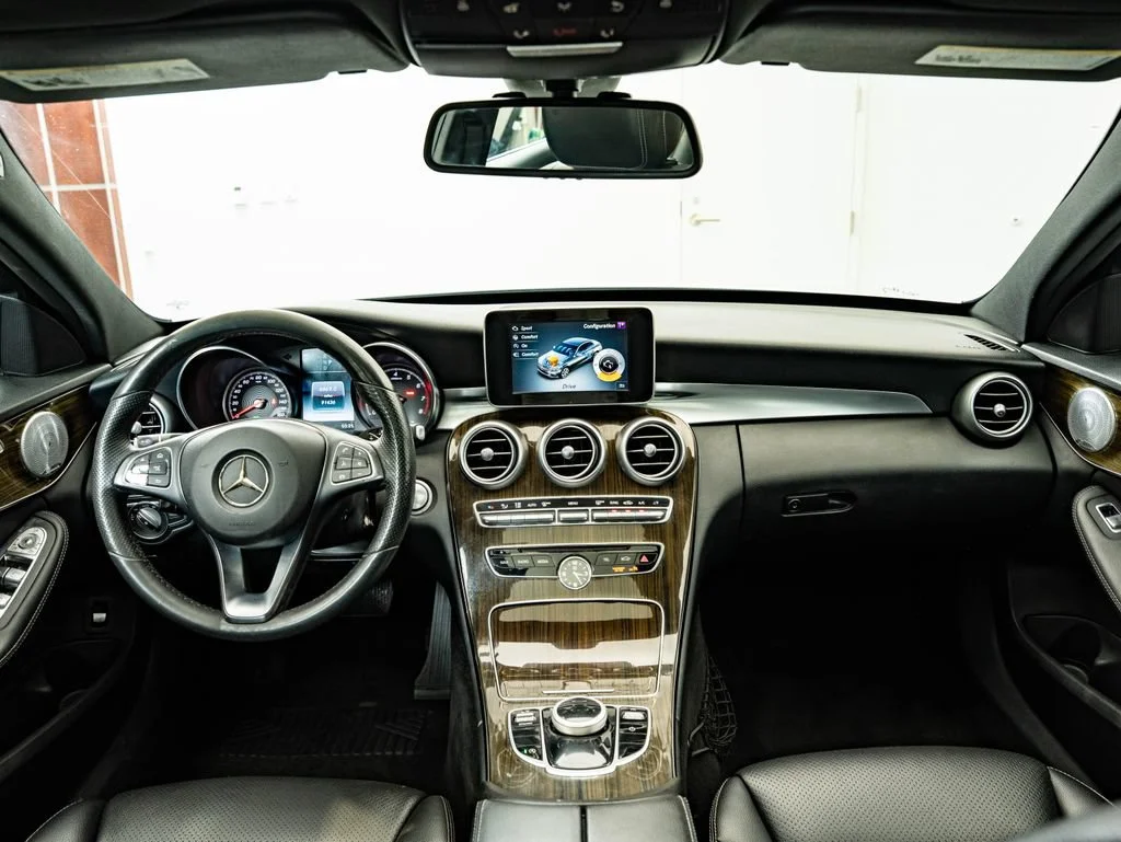 Used 2018 White Mercedes-Benz C 300 image 4