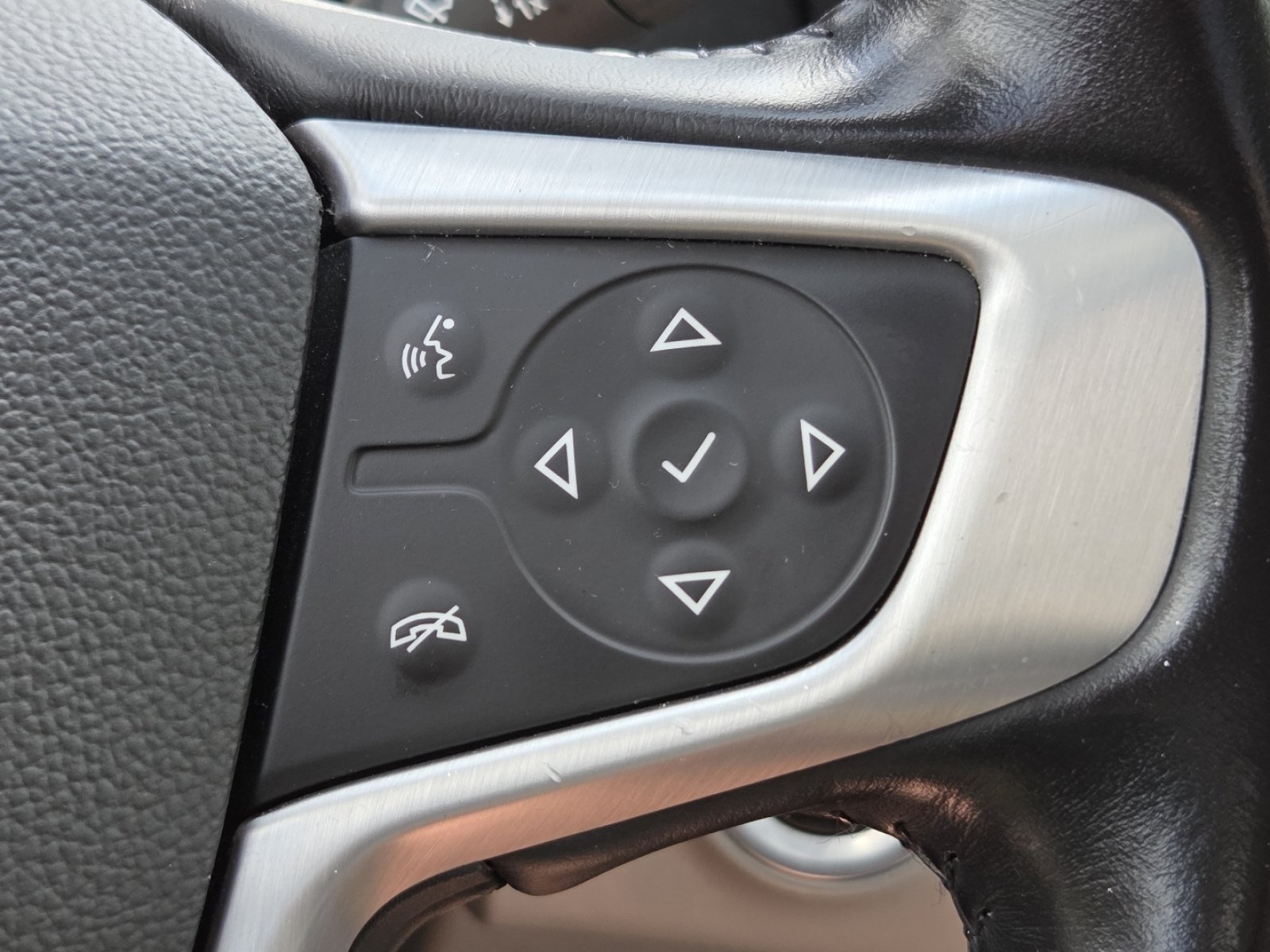 Used 2020 Quicksilver Metallic GMC SLE image 11