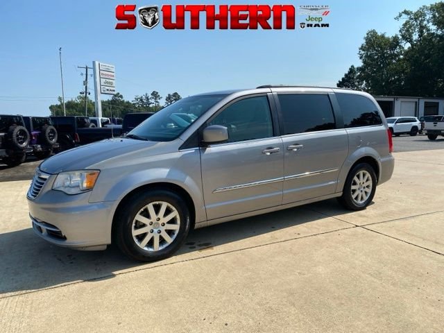 2016 Chrysler Town & Country Touring's photo
