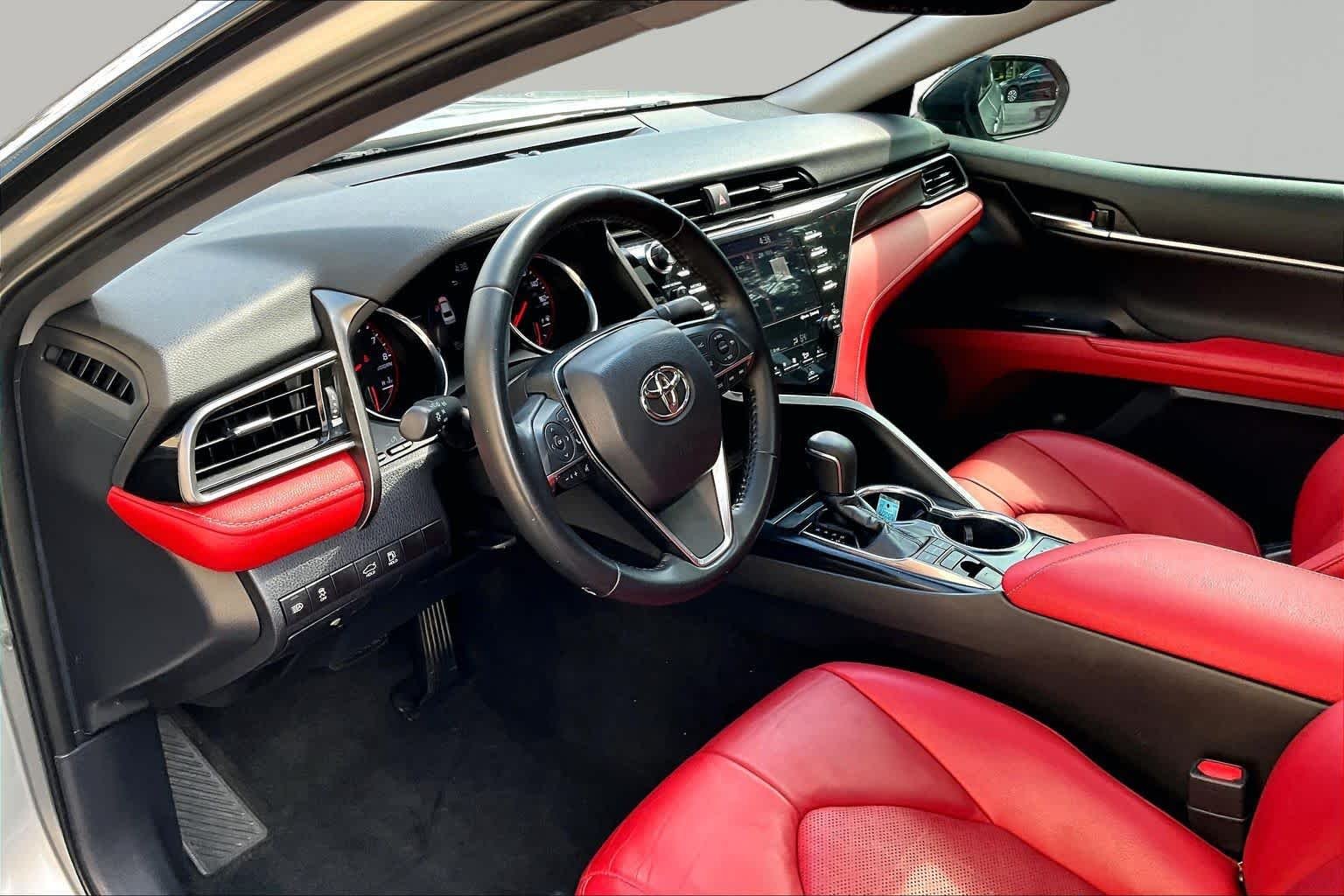 Used 2019 Celestial Silver/Midnight Black Metallic Toyota XSE image 18