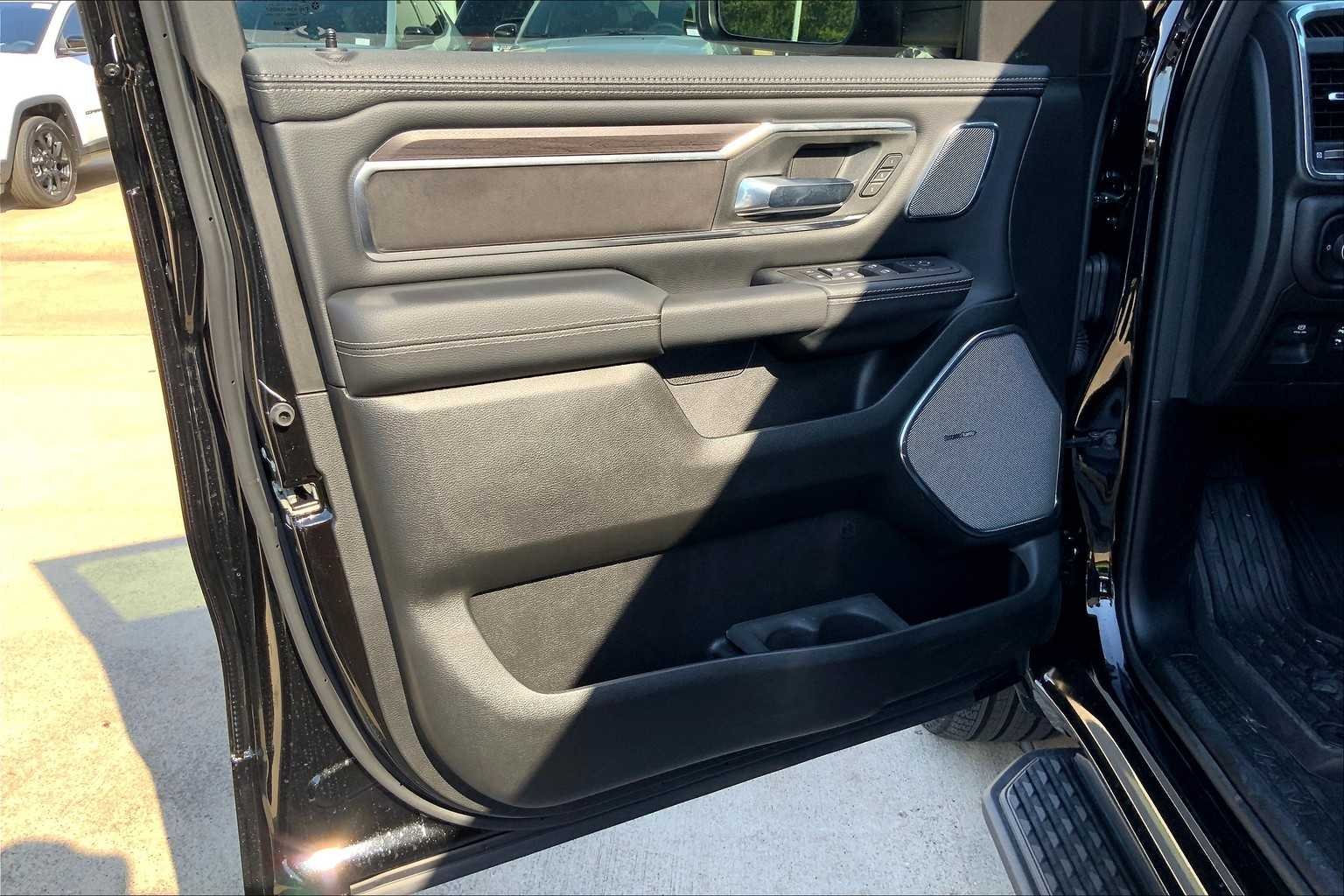 New 2026 Diamond Black Crystal Pearl-Coat Exterior Paint RAM Laramie image 10
