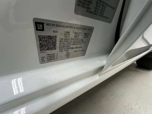 Certified Used 2020 SUMMIT WHITE Chevrolet RST image 34