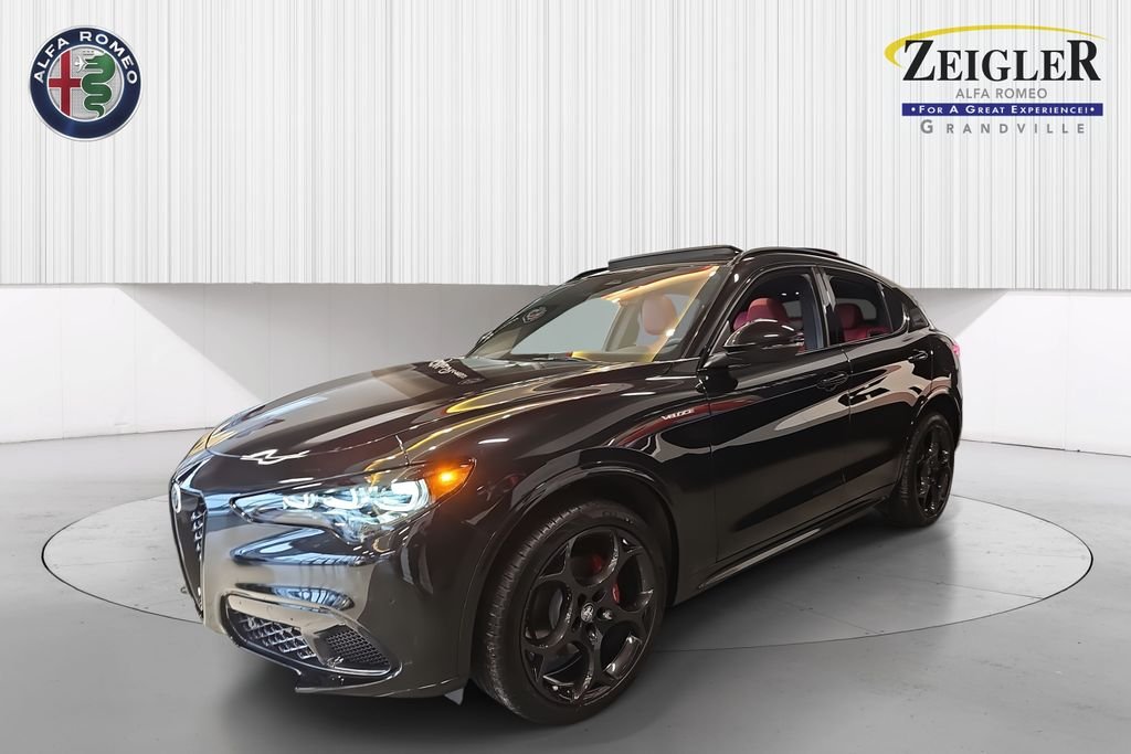 2025 Alfa Romeo Stelvio Base