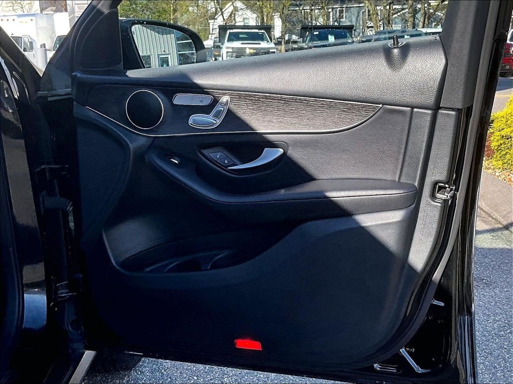 Used 2022 Black Mercedes-Benz GLC 300 image 12